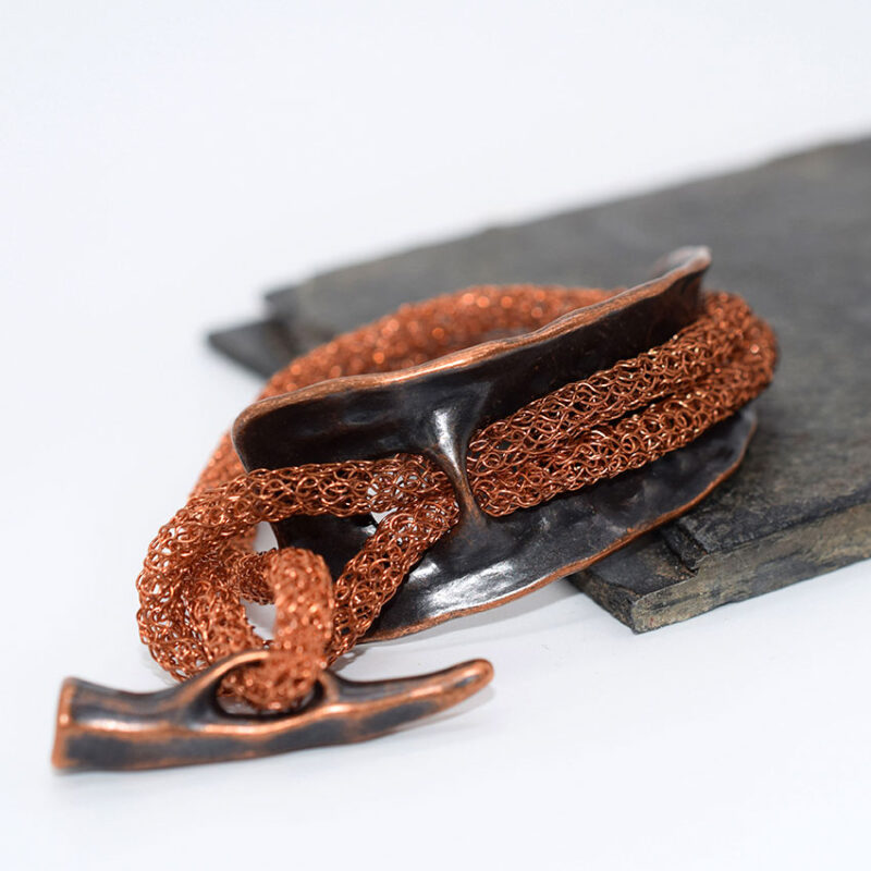 Tooth clasp bracelet in Copper