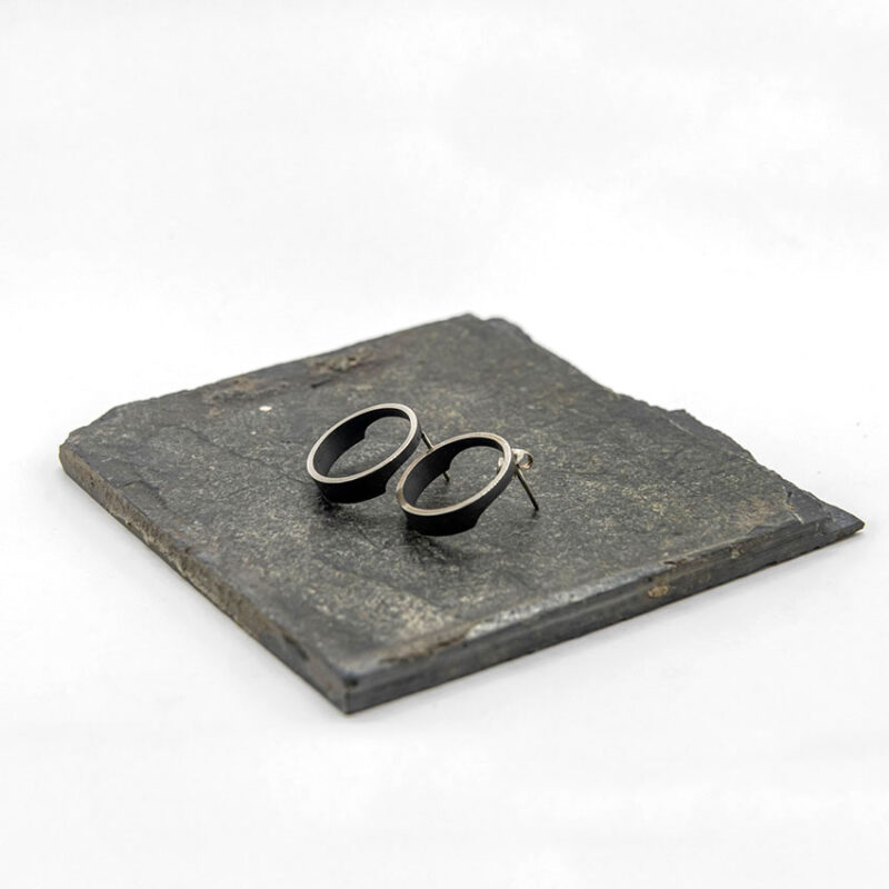 OUTLINE Series Small Round Earrings