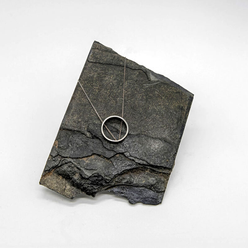 OUTLINE Series Minimalist Round Necklace